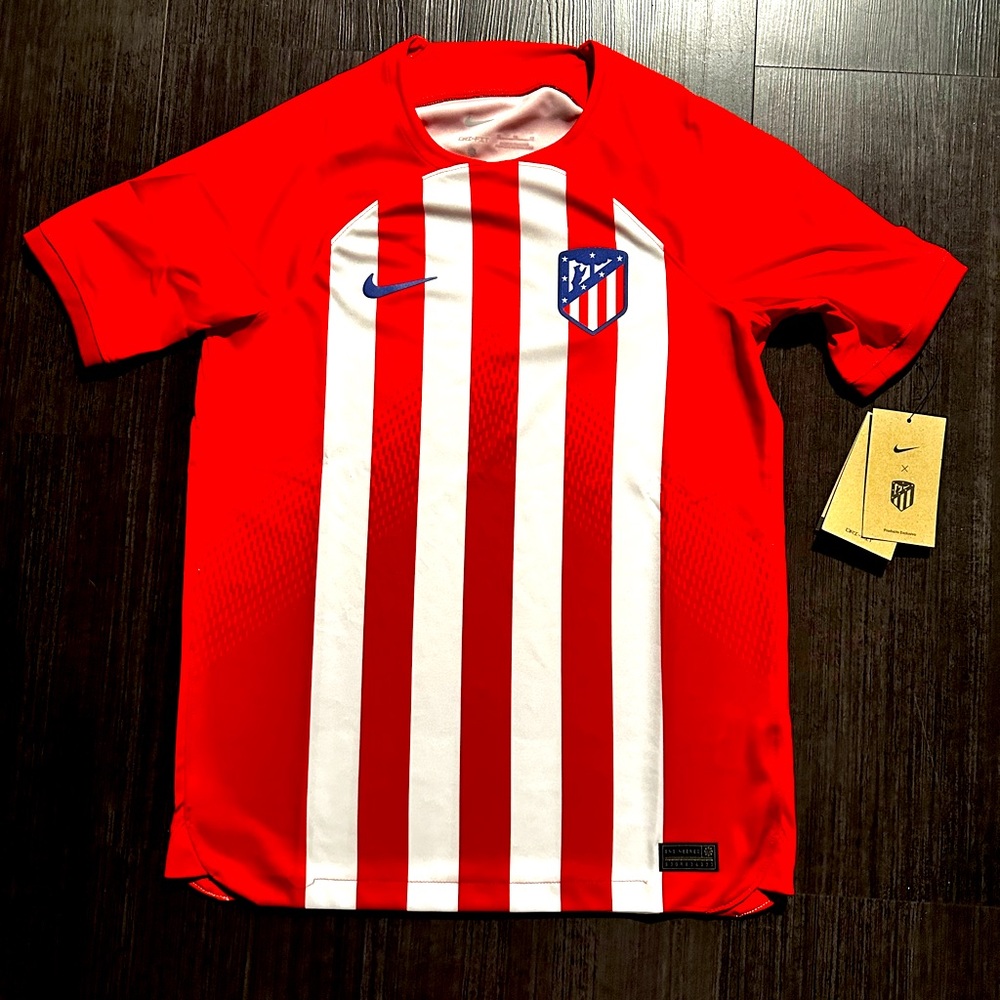 BRAND NEW

Nike Home jersey child Atlético Madrid 2023/24

Kids XL